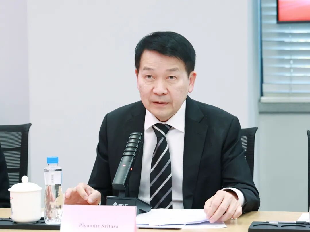 e7c3dff27ffd43d39522ee5903c8b91c.jpg 皮亚米特·斯里塔拉致辞.jpg